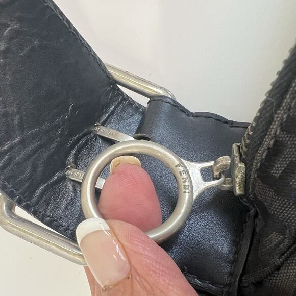 Authentic Fendi Vintage Zucca Canvas And Leather Oyster Bag Black Zip Closure - Picture 5 of 16